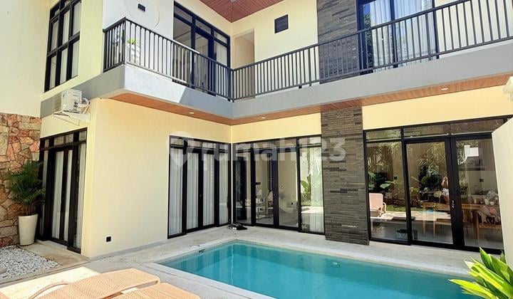 Modern Villa Nusa Dua 3 Bedrooms 192M²