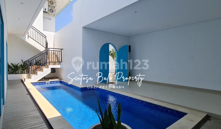 Villa Baru Santorini Style di Ungasan Dekat Pantai Melasti