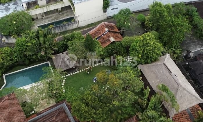 Balinese Style Villa 5 Bedrooms 1250M2- Batan Kangin Berawa Canggu