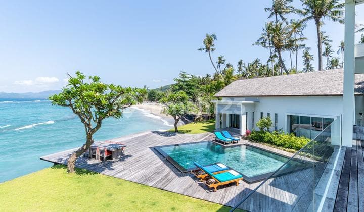Luxury Beachfront Villa Candi Dasa Karangasem 3 Bedrooms 1450M2