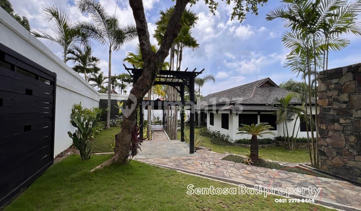 5 Bedrooms Villa 2300M² di Munggu Dekat Canggu .