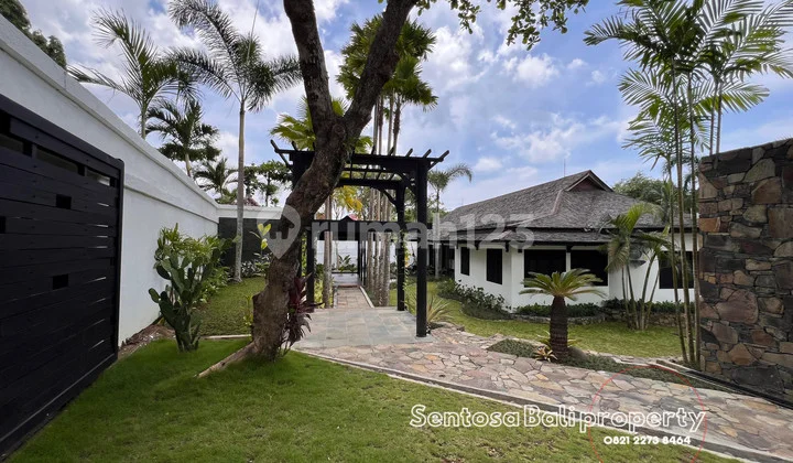 5 Bedrooms Villa 2300M² di Munggu Dekat Canggu .