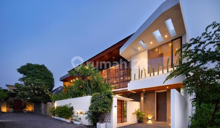 4 Bedroom Villa di Central Berawa Canggu