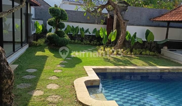 Villa di Petitenget Seminyak 3 BR luas 330m²