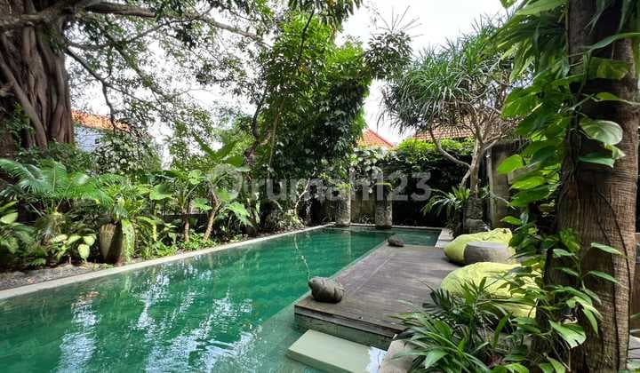 House for sale in 4 bedrooms 1295m2 in Taman sari kerobokan
