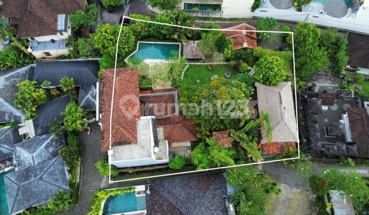 Balinese Style Villa 5 Bedrooms 1250M2- Batan Kangin Berawa Canggu
