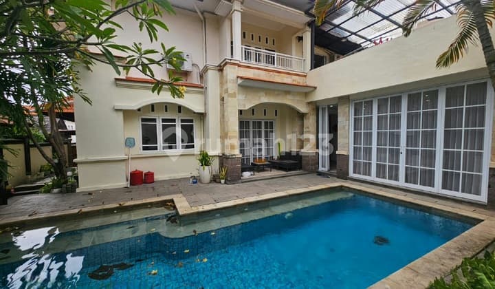 House in Semer Kerobokan 4 Bedrooms 288M2