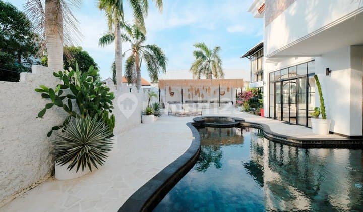 Mediteranian Style Villa 5 Bedrooms 595 M2 In Purigading , Jimbaran