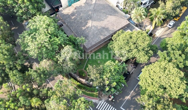 Dijual Rumah Klasik Area Strategis Cocok untuk Komersial Area Jl. Pakubuwono Kebayoran Baru