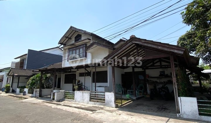 Rumah 2 Lantai, Tanah Luas, Posisi Hoek di Komplek Kopo Permai 2
