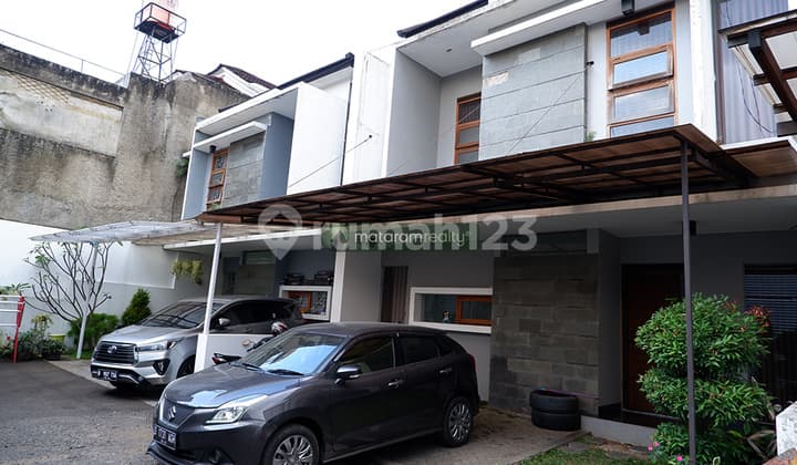 Rumah 2 Lantai Siap Huni, Bagus Sekali, Komplek Sukahaji Permai