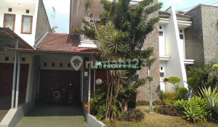 Rumah 2 Lantai Sangat Bagus Siap Huni, Dalam Cluster, Cigadung