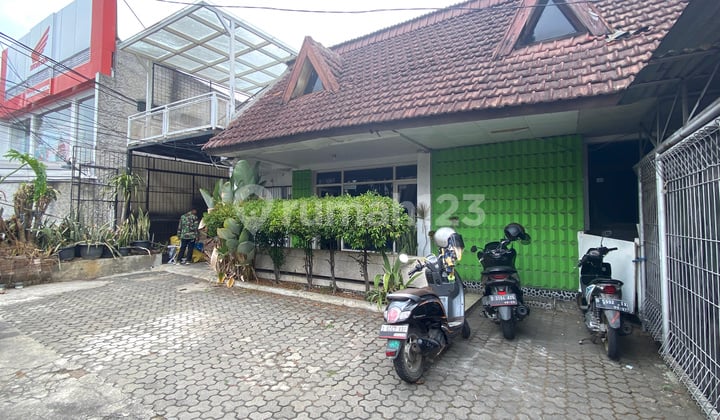 Rumah 2 Lantai Sangat Bagus Untuk Kantor, Lokasi Main Road Dago