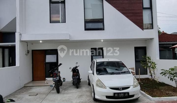 Rumah Baru 3 Lantai, Semi Furnished, Setiabudi Regency, Cluster