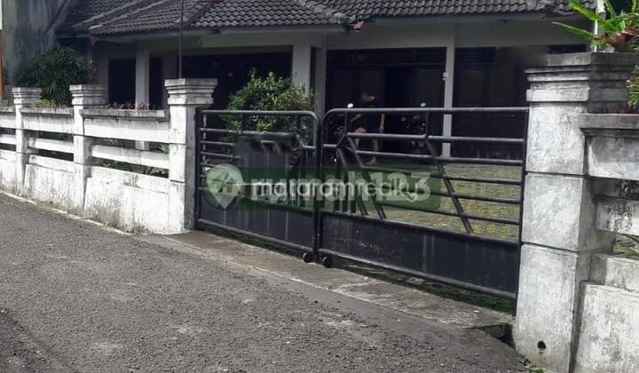 Rumah Lama Hitung Tanah Lokasi Strategis di Turangga, Pusat Kota