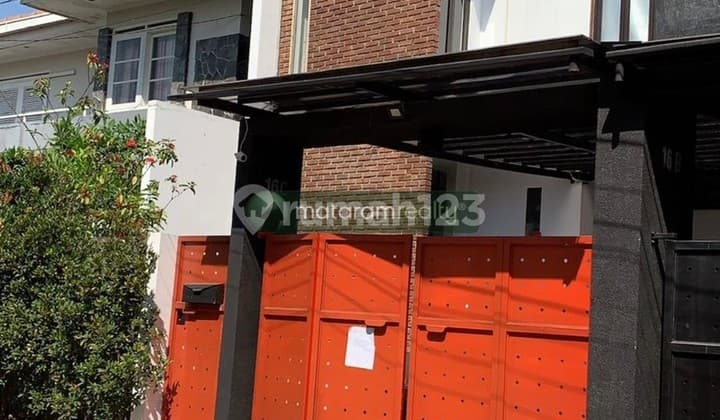 Rumah 2 Lantai Konsep Industrial, Cigadung Sayap Dago, Siap Huni