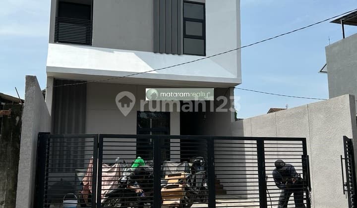 Rumah Baru 2 Lantai Siap Huni, Lokasi Pusat Kota Bandung,Turangga