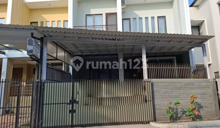 Rumah Modern Minimalis di Komplek Elit Setraduta, Furnished