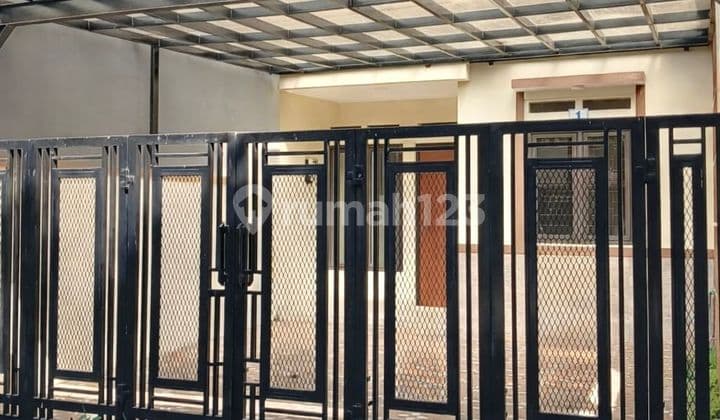 Rumah 3 Lantai, Bagus Siap Huni di Turangga, Pusat Kota