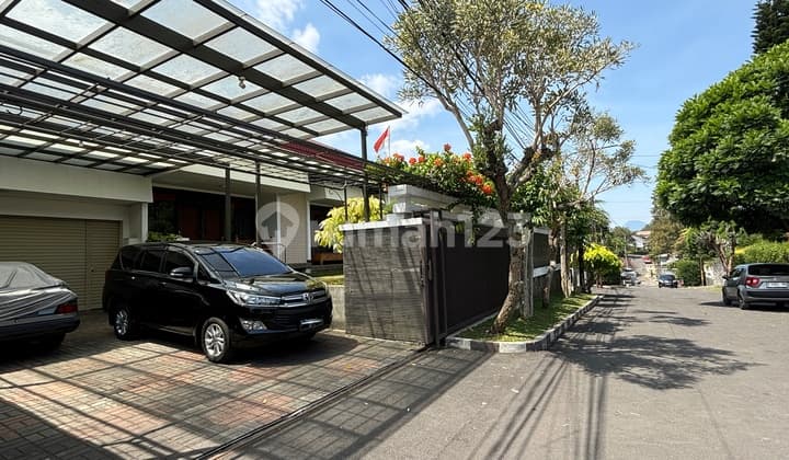 Rumah Mewah Sangat Asri, 617m2, Sangat Siap Huni di Setra Sari