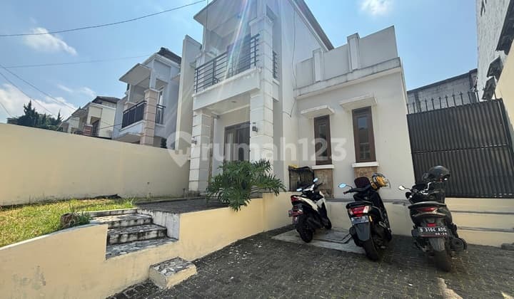 Rumah 2 Lantai, 155m2, Bagus, Dekat Main Road Setiabudi Bandung