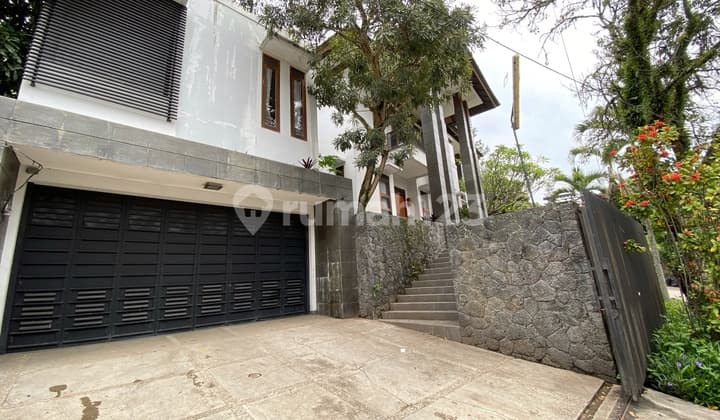 Rumah Mewah 2 Lantai, Full Furnished, Komplek Geger Kalong Permai