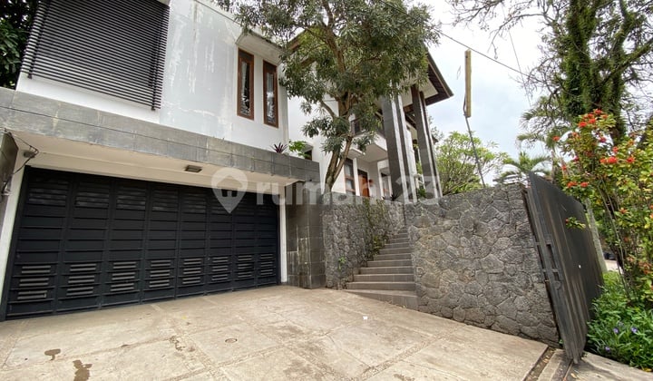 Rumah Mewah 2 Lantai, Full Furnished, Komplek Geger Kalong Permai