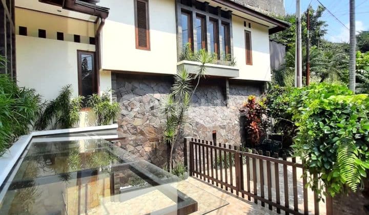 Luxurious, Very Homey House, Fully Furnished Ready to Move In at Setra Sari