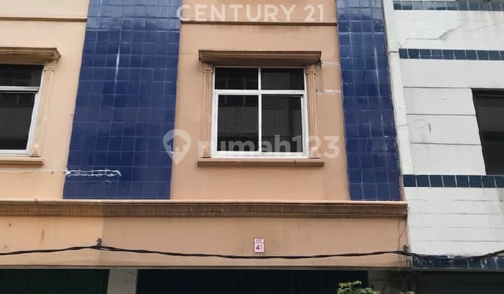 4-Story Shophouse in Mangga Dua Plaza Complex, Shopping Area
