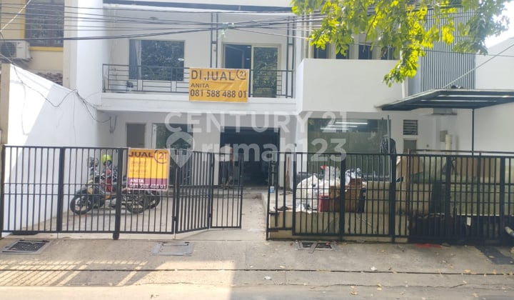 Business Property in Gading Elok Utara, Klp Gading. Strategic Location on a Busy Street.