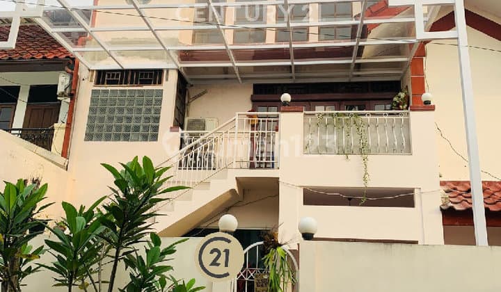 Rumah Bagus Tiga Lantai Bebas Banjir di Cipinang Indah