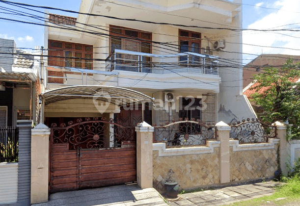 Dijual Rumah 2,5 Lantai Barata Jaya Lokasi Strategis Dijual Rumah 2,5 Lantai Barata Jaya Lokasi Strategis