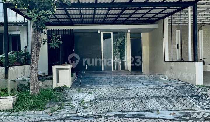 Disewakan Rumah Royal Residence 2Lt 4Kt Semi Furnish Dekat Tol Pakuwon Mall