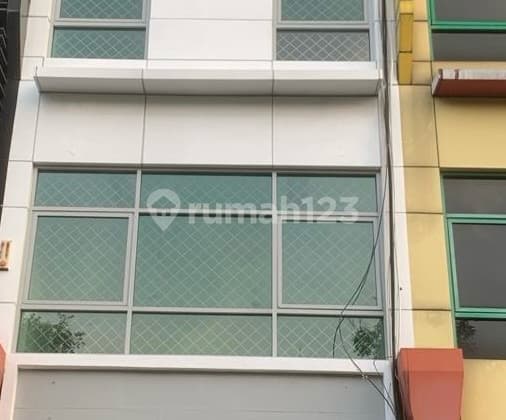 Disewakan Ruko 3 Lantai Hr Muhammad Surabaya: Lokasi Emas Bisnis Anda