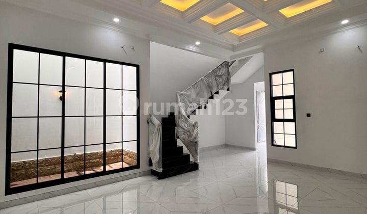 Dijual Rumah Baru Gress Babatan Pantai Semi Klasik Minimalis LT 153M 4 Kamar Dekat Galaxy Mall Surabaya Timur