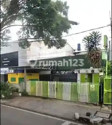 Rumah Cocok Untuk Usaha, Menghadap Jalan Raya, Tanjung Duren, Jakarta Barat