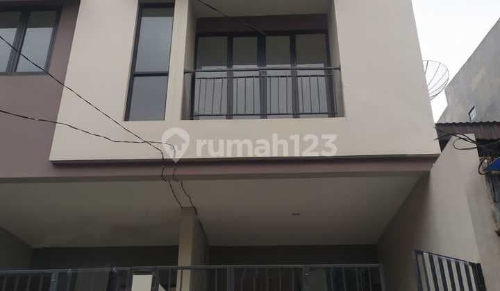Rumah Minimalis Modern Baru, Tomang, Jakarta Barat