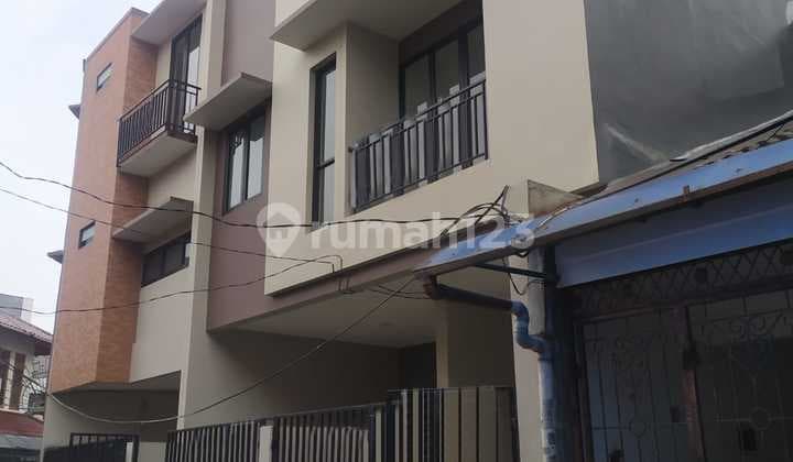 Rumah Baru Minimalis Modern, Tomang, Jakarta Barat