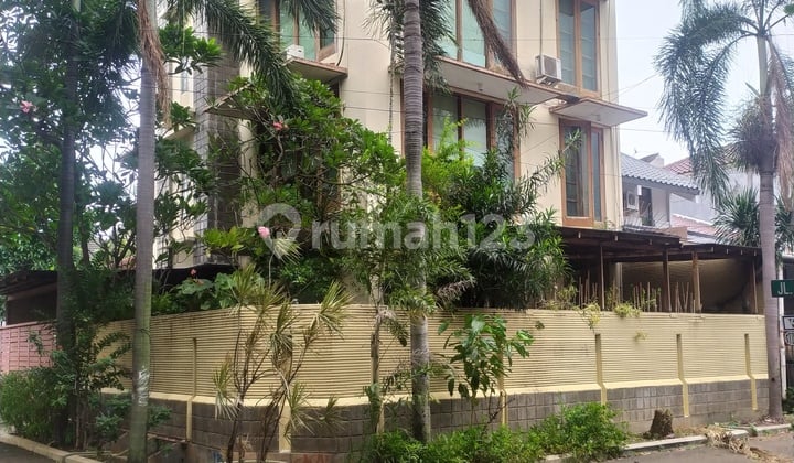 Rumah Hook Dalam Kondisi Baik, Puri Indah, Jakarta Barat
