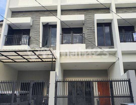 Rumah Modern Baru, Tanjung Duren, Jakarta Barat