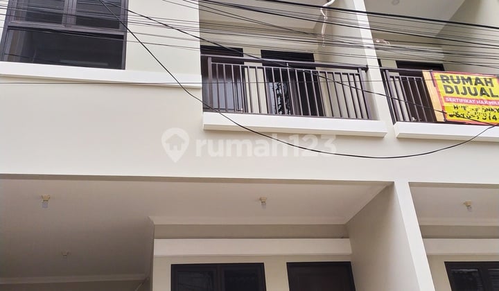 Rumah Baru Minimalis Tiga Lantai Jalan 2 Mobil, Tanjung Duren, Jakarta Barat