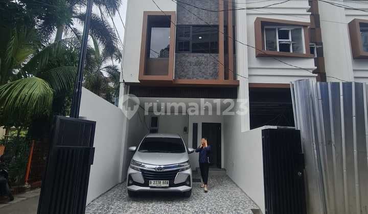 Rumah Baru Jalan 2 Mobil Harga 1 Mobil, Tanjung Duren, Jakarta Barat