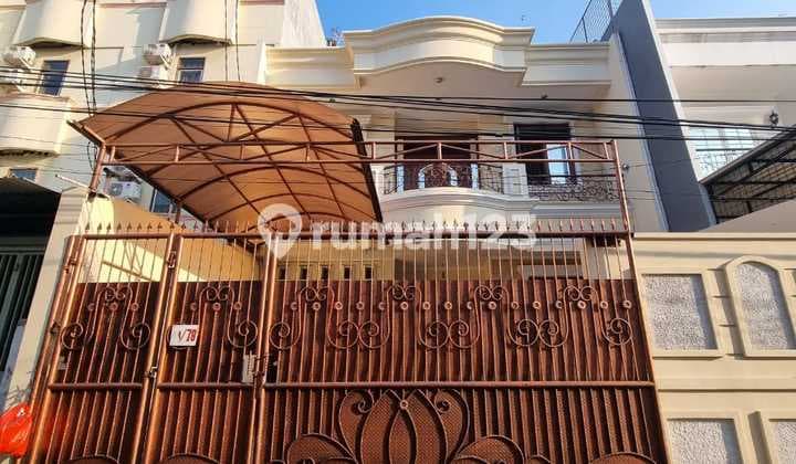 Beautiful House, Strategic Location, Mangga Besar, West Jakarta