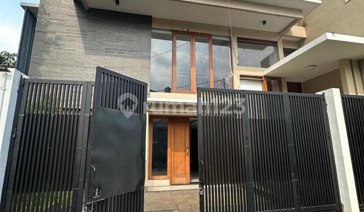 For Sale Luxurious 3 Floor House di Ciputat Raya Dekat Ke Mrt Lebak Bulus