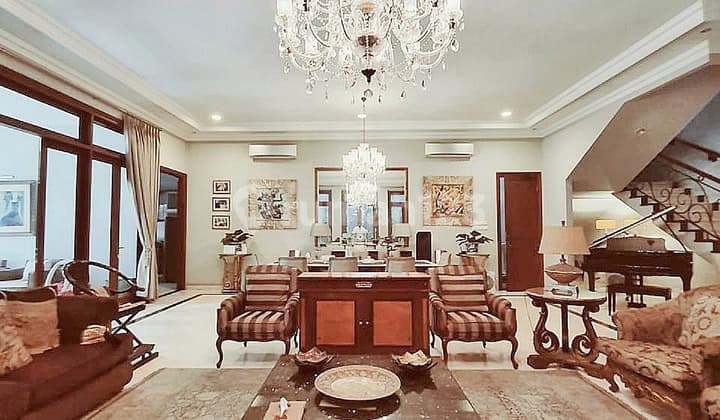 Rumah Menteng 3 Lantai Dengan Taman Besar Dan Kolam Berenang