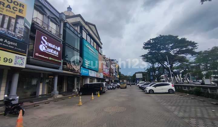 Ruko Gandeng 2 Ruko Demansion Siap Huni Hadap Jalan Utama Lokasi Strategis, Dekat Akses ke Tol, Kampus, Sekolah, Lokasi Ramai, Cocok Utk Kantor atau Usaha Resto, Crown Padel,Yo