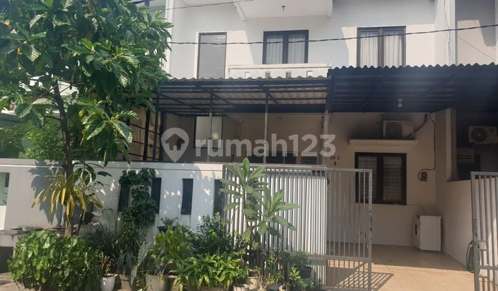 Rumah Rapi Strategis Siap Huni di Sektor 1 E Lingkungan Nyaman Dekat Sekolah Penabur, Tunas Mulia, Mall Sms