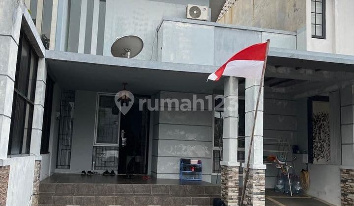 Turun Harga Lagi. Mau Dijual Cepat. Rumah Rapi Siap Huni di Icon Western Cosmo Lokasi Strategis Banget Dekat The Breeze, Pasar dan Stasiun KRL, Mall Aeon,Ice