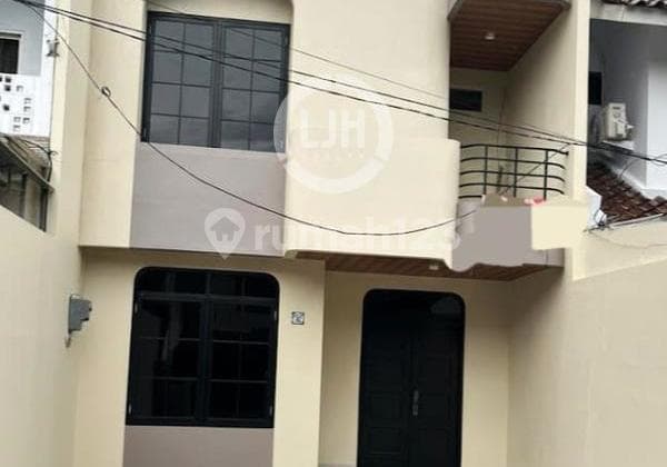 Rumah Rapi Baru Siap Huni di Sektor 1 Dlingkungan Nyaman di Gading Serpong