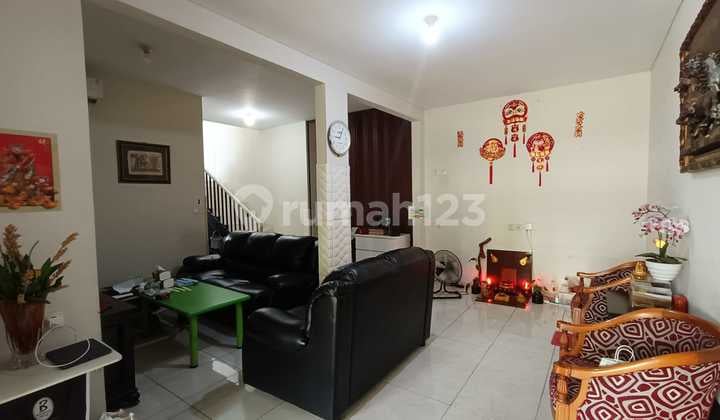 Neat house in Sutera Palmyra facing south, strategic location near mall, campus, hospital, market, school, yen